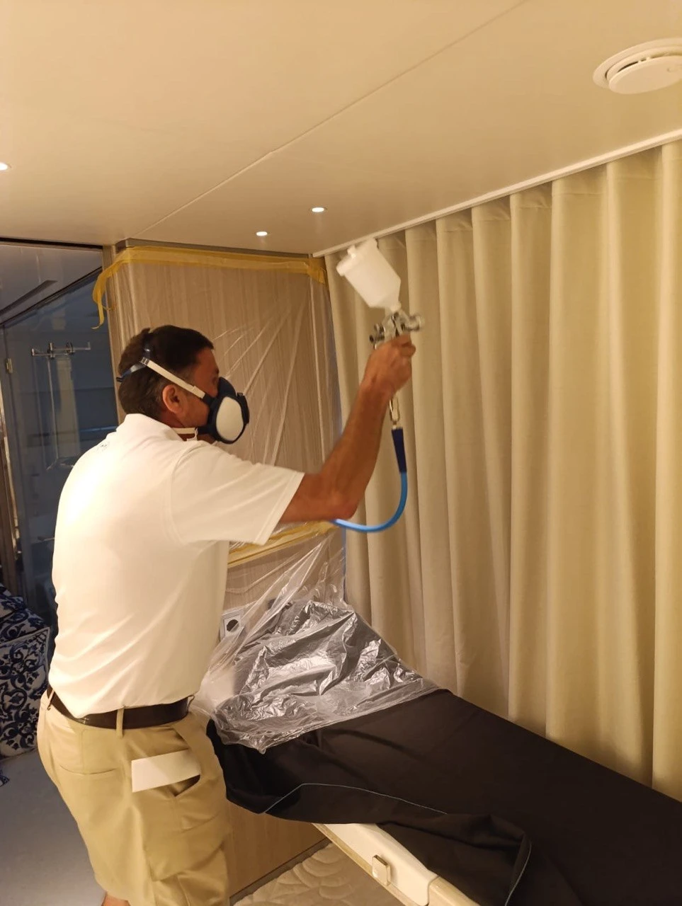 protection-spray-cabin-ceiling
